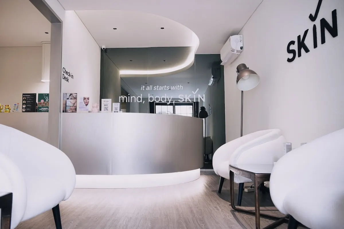 SKYN Clinic — Check-in desk